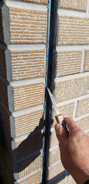 深谷市田中で外壁塗装。屋根はカバー工法で、当分の間はお手入れいらずの我が家へ！