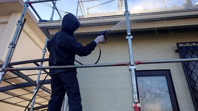 深谷市常盤町で外壁塗装。屋根は葺き替え工事。外壁は高耐久の遮熱フッ素を使用。