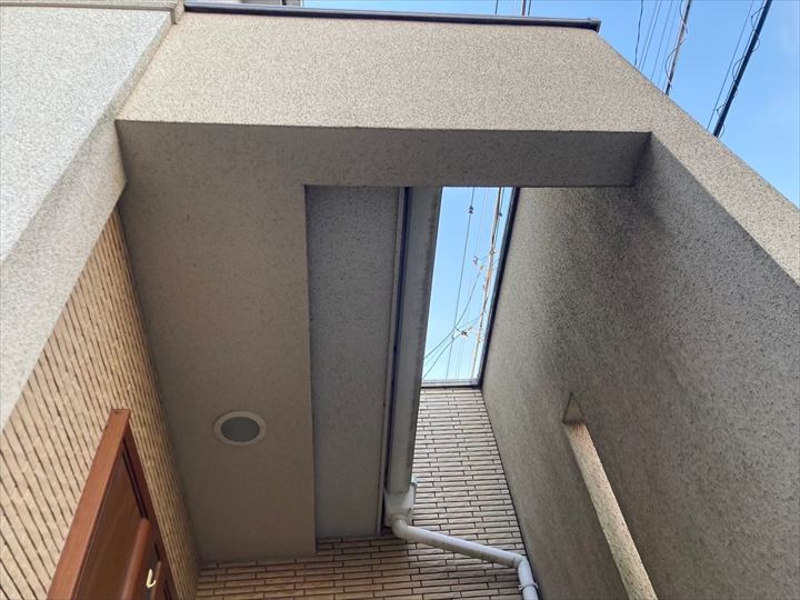 玄関まわりの壁面と陰になりやすい部位の状態