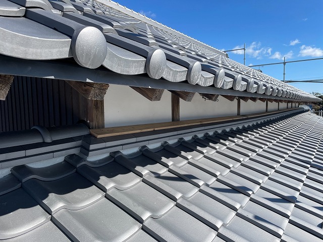 深谷市永田で雨押え工事・深谷市田中で外壁塗装工事・深谷市秋元町で棟取り直し工事・熊谷市善ヶ島で屋根カバー工事・大里郡寄居町で屋根葺き替え工事の5軒を行っています。